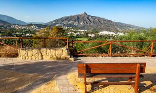 Amplio apartamento en venta con vistas panorámicas al mar en un resort de golf en Nueva Andalucía, Marbella 39676 