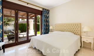 Villa mediterránea en venta en una exclusiva zona residencial en la playa de la Milla de Oro de Marbella 39168 