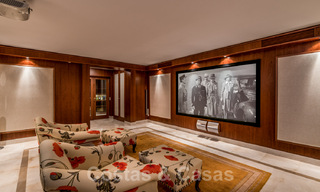 Villa mediterránea en venta en una exclusiva zona residencial en la playa de la Milla de Oro de Marbella 39176 