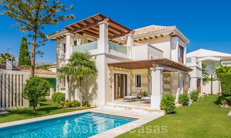 Villa mediterránea en venta en una exclusiva zona residencial en la playa de la Milla de Oro de Marbella 39181