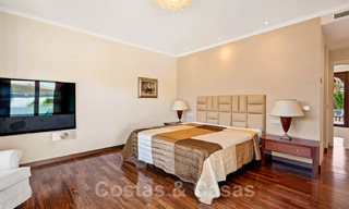 Villa mediterránea en venta en una exclusiva zona residencial en la playa de la Milla de Oro de Marbella 39186 