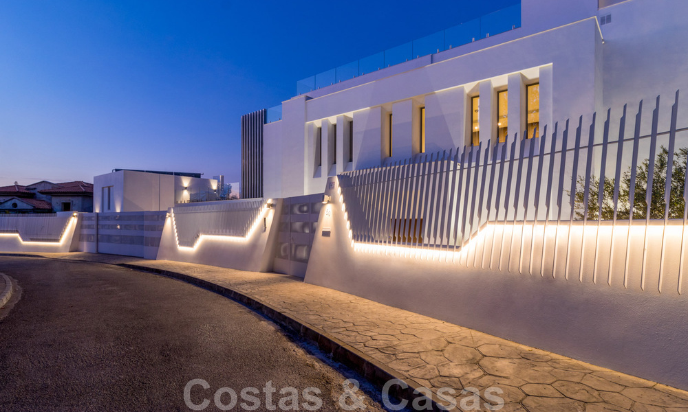 Impresionante, moderna, villa de lujo en venta con vistas panorámicas al mar en Nueva Andalucía, Marbella, a poca distancia de Puerto Banús 39192
