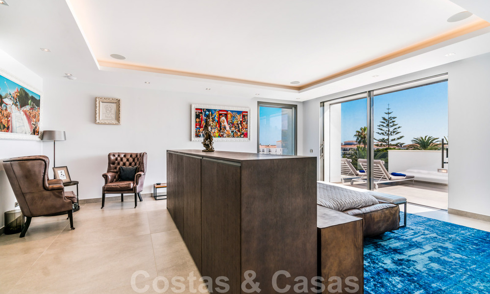 Impresionante, moderna, villa de lujo en venta con vistas panorámicas al mar en Nueva Andalucía, Marbella, a poca distancia de Puerto Banús 39195