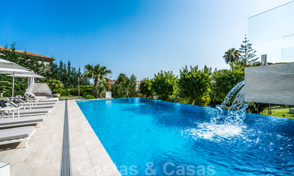 Impresionante, moderna, villa de lujo en venta con vistas panorámicas al mar en Nueva Andalucía, Marbella, a poca distancia de Puerto Banús 39209