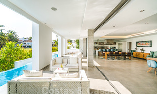 Impresionante, moderna, villa de lujo en venta con vistas panorámicas al mar en Nueva Andalucía, Marbella, a poca distancia de Puerto Banús 39212 
