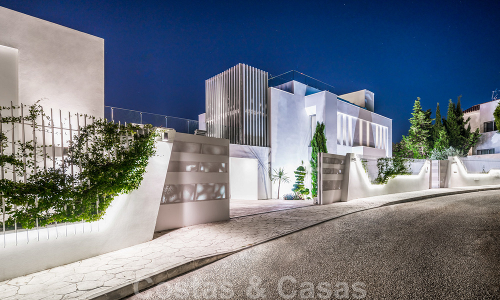 Impresionante, moderna, villa de lujo en venta con vistas panorámicas al mar en Nueva Andalucía, Marbella, a poca distancia de Puerto Banús 39222