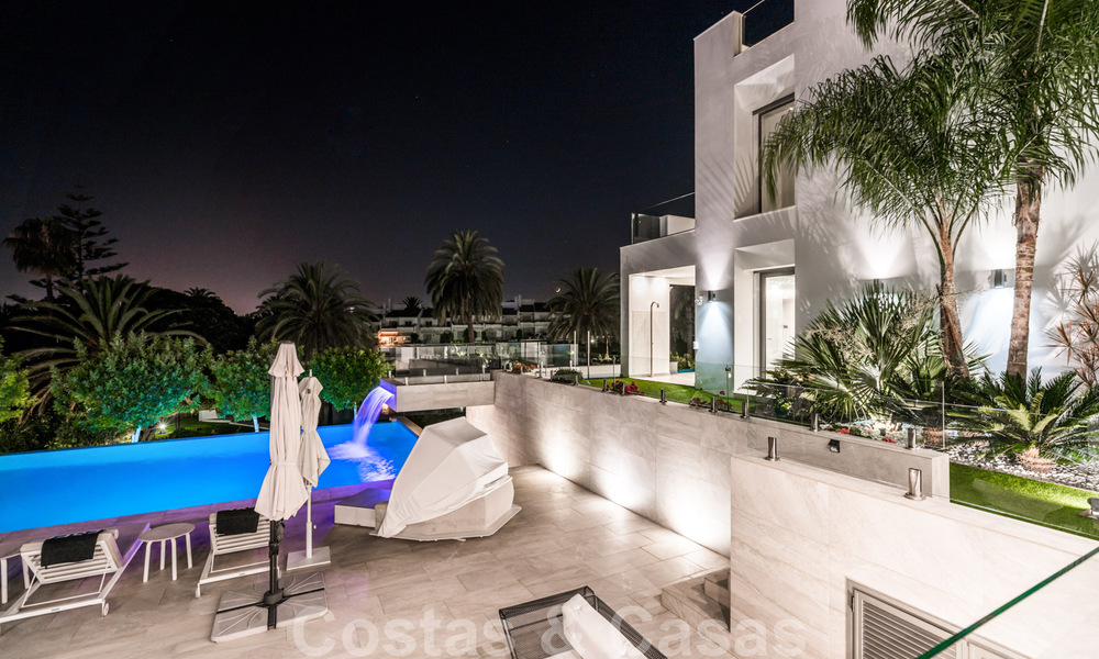 Impresionante, moderna, villa de lujo en venta con vistas panorámicas al mar en Nueva Andalucía, Marbella, a poca distancia de Puerto Banús 39223