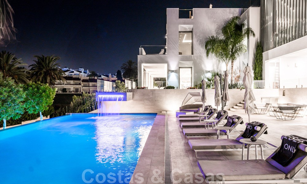 Impresionante, moderna, villa de lujo en venta con vistas panorámicas al mar en Nueva Andalucía, Marbella, a poca distancia de Puerto Banús 39224