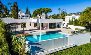 Villa contemporánea de lujo en venta, de primera línea de Las Brisas Golf con impresionantes vistas en Nueva Andalucía, Marbella 39238 