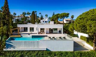 Villa contemporánea de lujo en venta, de primera línea de Las Brisas Golf con impresionantes vistas en Nueva Andalucía, Marbella 39239 