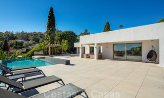 Villa contemporánea de lujo en venta, de primera línea de Las Brisas Golf con impresionantes vistas en Nueva Andalucía, Marbella 39242 