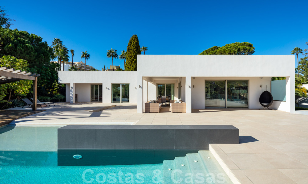 Villa contemporánea de lujo en venta, de primera línea de Las Brisas Golf con impresionantes vistas en Nueva Andalucía, Marbella 39243