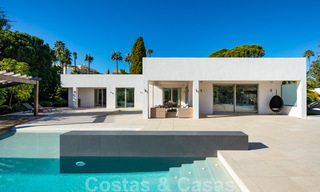 Villa contemporánea de lujo en venta, de primera línea de Las Brisas Golf con impresionantes vistas en Nueva Andalucía, Marbella 39243 