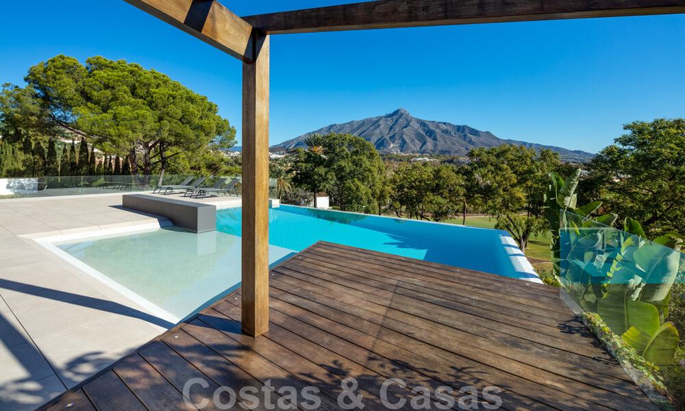 Villa contemporánea de lujo en venta, de primera línea de Las Brisas Golf con impresionantes vistas en Nueva Andalucía, Marbella 39244