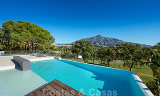 Villa contemporánea de lujo en venta, de primera línea de Las Brisas Golf con impresionantes vistas en Nueva Andalucía, Marbella 39245 