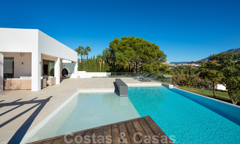 Villa contemporánea de lujo en venta, de primera línea de Las Brisas Golf con impresionantes vistas en Nueva Andalucía, Marbella 39246