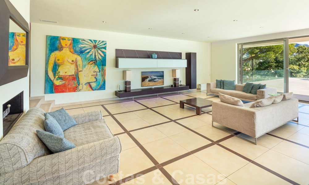 Villa contemporánea de lujo en venta, de primera línea de Las Brisas Golf con impresionantes vistas en Nueva Andalucía, Marbella 39250
