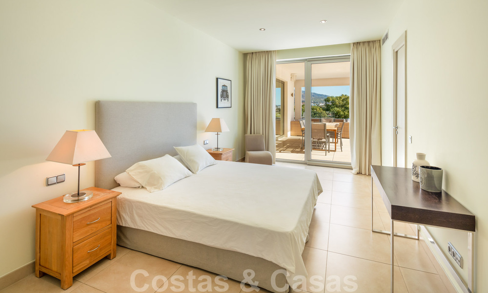 Villa contemporánea de lujo en venta, de primera línea de Las Brisas Golf con impresionantes vistas en Nueva Andalucía, Marbella 39255