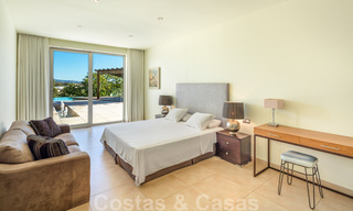 Villa contemporánea de lujo en venta, de primera línea de Las Brisas Golf con impresionantes vistas en Nueva Andalucía, Marbella 39257 