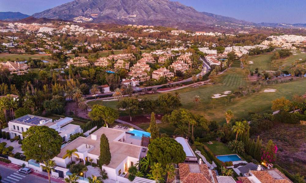 Villa contemporánea de lujo en venta, de primera línea de Las Brisas Golf con impresionantes vistas en Nueva Andalucía, Marbella 39264