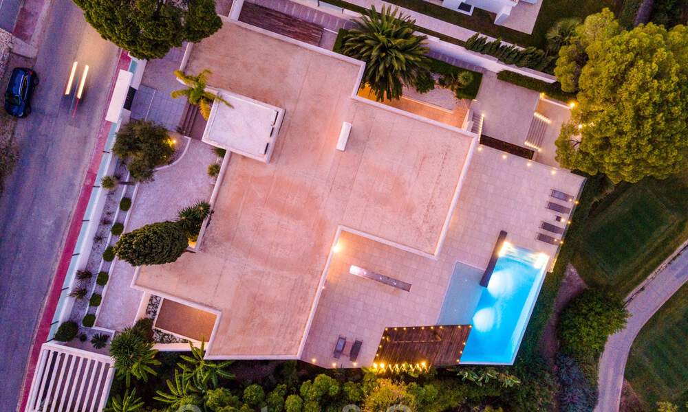 Villa contemporánea de lujo en venta, de primera línea de Las Brisas Golf con impresionantes vistas en Nueva Andalucía, Marbella 39266