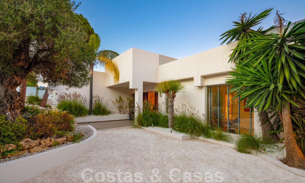 Villa contemporánea de lujo en venta, de primera línea de Las Brisas Golf con impresionantes vistas en Nueva Andalucía, Marbella 39267