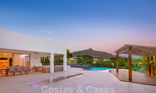 Villa contemporánea de lujo en venta, de primera línea de Las Brisas Golf con impresionantes vistas en Nueva Andalucía, Marbella 39268 