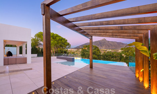 Villa contemporánea de lujo en venta, de primera línea de Las Brisas Golf con impresionantes vistas en Nueva Andalucía, Marbella 39269 