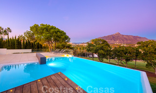 Villa contemporánea de lujo en venta, de primera línea de Las Brisas Golf con impresionantes vistas en Nueva Andalucía, Marbella 39270 