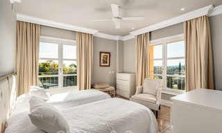 Se vende villa de lujo de un estilo mediterráneo con vistas al mar en un complejo de golf de cinco estrellas en Benahavís - Marbella 39284 