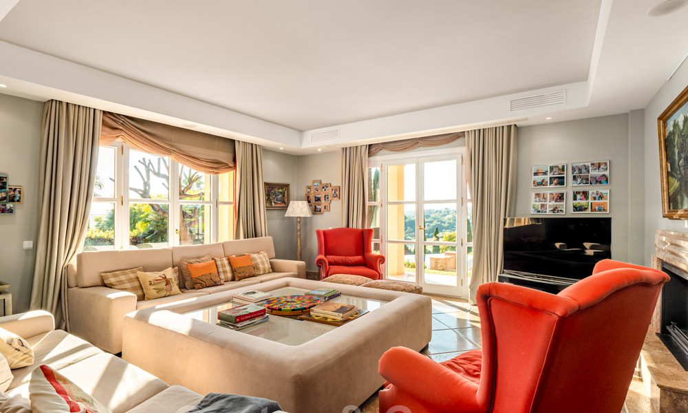 Se vende villa de lujo de un estilo mediterráneo con vistas al mar en un complejo de golf de cinco estrellas en Benahavís - Marbella 39295