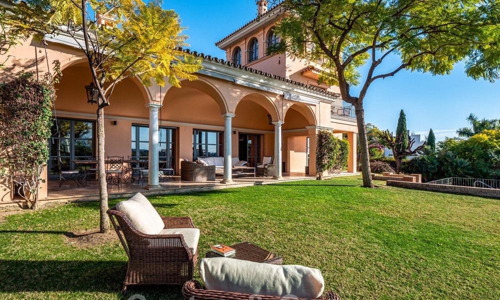 Se vende villa de lujo de un estilo mediterráneo con vistas al mar en un complejo de golf de cinco estrellas en Benahavís - Marbella 39297