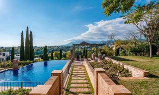 Se vende villa de lujo de un estilo mediterráneo con vistas al mar en un complejo de golf de cinco estrellas en Benahavís - Marbella 39300 