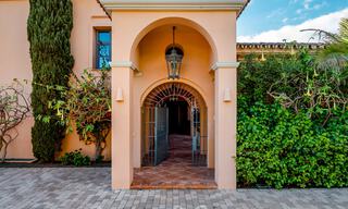 Se vende villa de lujo de un estilo mediterráneo con vistas al mar en un complejo de golf de cinco estrellas en Benahavís - Marbella 39303 