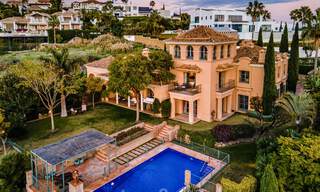 Se vende villa de lujo de un estilo mediterráneo con vistas al mar en un complejo de golf de cinco estrellas en Benahavís - Marbella 39306 