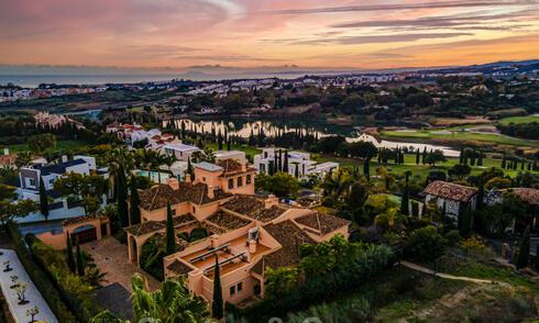 Se vende villa de lujo de un estilo mediterráneo con vistas al mar en un complejo de golf de cinco estrellas en Benahavís - Marbella 39307