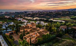 Se vende villa de lujo de un estilo mediterráneo con vistas al mar en un complejo de golf de cinco estrellas en Benahavís - Marbella 39307 