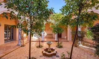 Se vende villa de lujo de un estilo mediterráneo con vistas al mar en un complejo de golf de cinco estrellas en Benahavís - Marbella 39310 