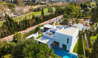 Lista para entrar a vivir, nueva y moderna villa en venta en Guadalmina a un paso de San Pedro en Marbella 39315 