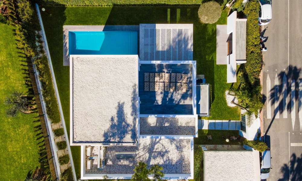 Lista para entrar a vivir, nueva y moderna villa en venta en Guadalmina a un paso de San Pedro en Marbella 39318