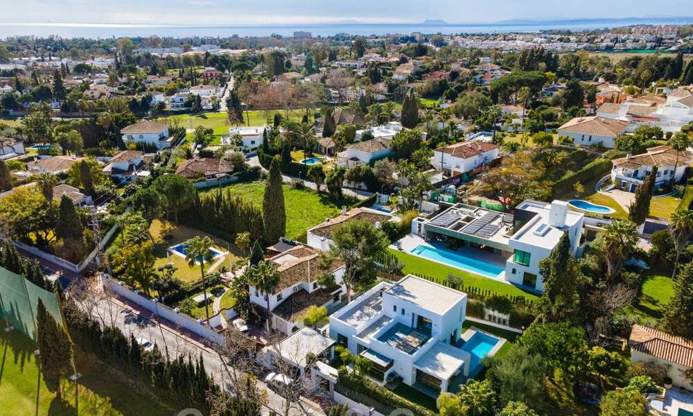 Lista para entrar a vivir, nueva y moderna villa en venta en Guadalmina a un paso de San Pedro en Marbella 39320