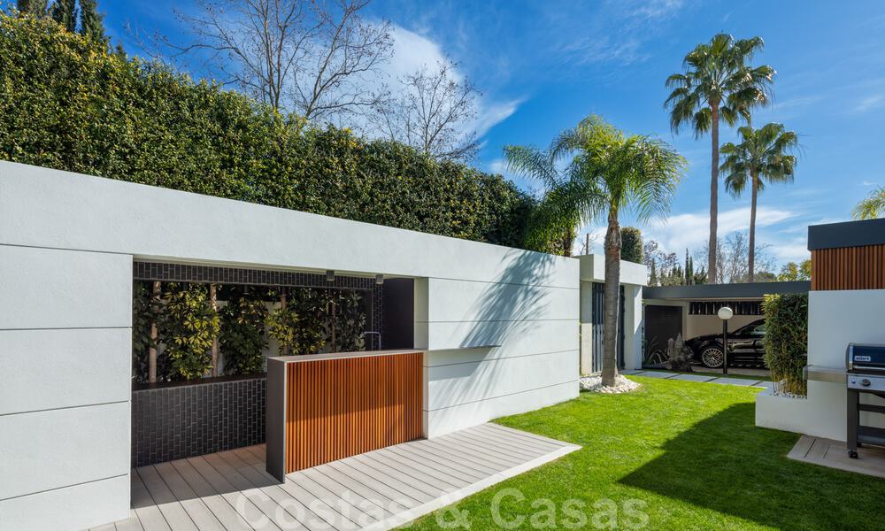 Lista para entrar a vivir, nueva y moderna villa en venta en Guadalmina a un paso de San Pedro en Marbella 39329