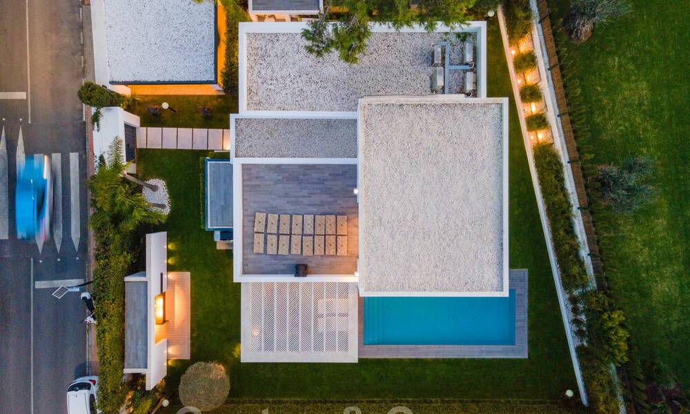 Lista para entrar a vivir, nueva y moderna villa en venta en Guadalmina a un paso de San Pedro en Marbella 39337