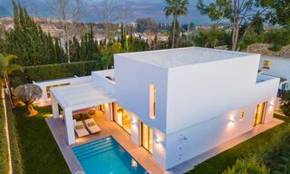 Lista para entrar a vivir, nueva y moderna villa en venta en Guadalmina a un paso de San Pedro en Marbella 39339 