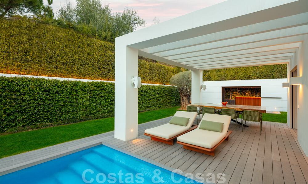 Lista para entrar a vivir, nueva y moderna villa en venta en Guadalmina a un paso de San Pedro en Marbella 39343