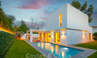 Lista para entrar a vivir, nueva y moderna villa en venta en Guadalmina a un paso de San Pedro en Marbella 39347 