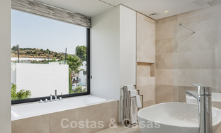 Moderna villa de lujo en venta en una comunidad privada en Nueva Andalucía, Marbella 39383 