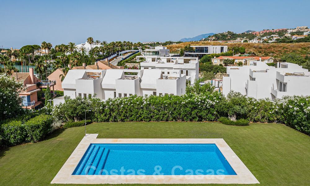 Moderna villa de lujo en venta en una comunidad privada en Nueva Andalucía, Marbella 39385