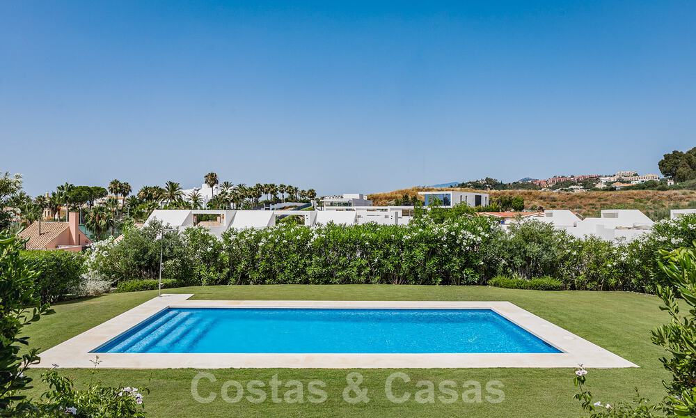 Moderna villa de lujo en venta en una comunidad privada en Nueva Andalucía, Marbella 39396