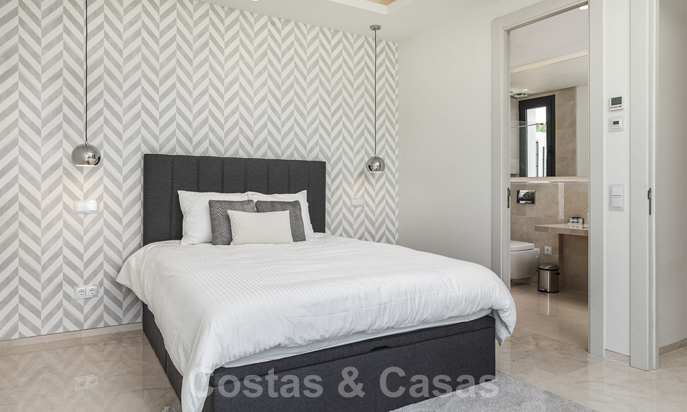 Moderna villa de lujo en venta en una comunidad privada en Nueva Andalucía, Marbella 39397